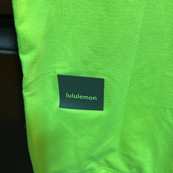 Lululemon lightweight cinched hem hiking shirt size 8 - Picture 3 of 4